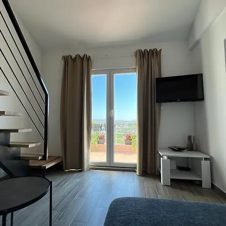 Apartment I & R