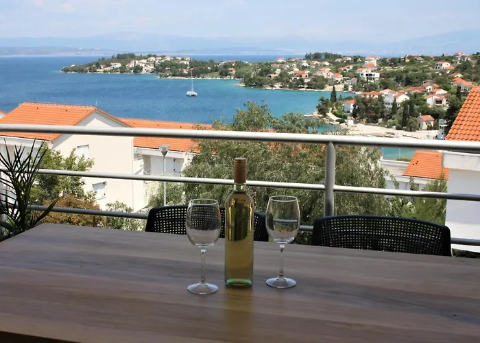 Apartament I & R