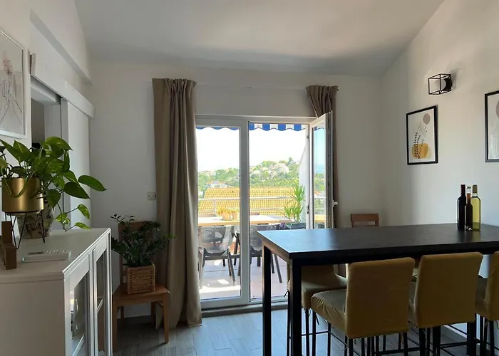 Apartman I & R Necujam