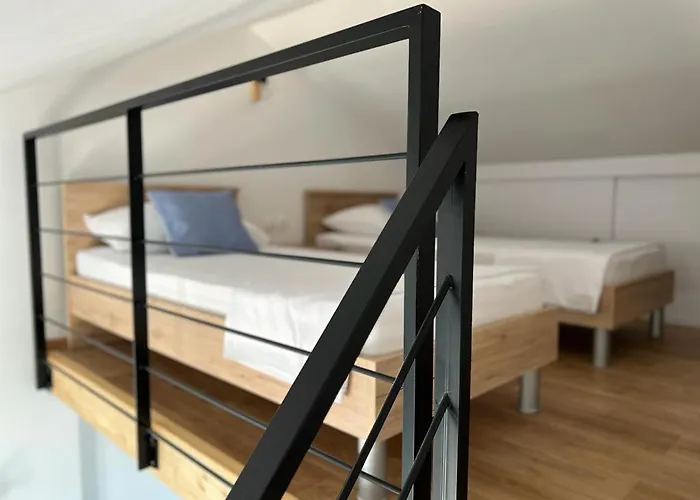 I & R